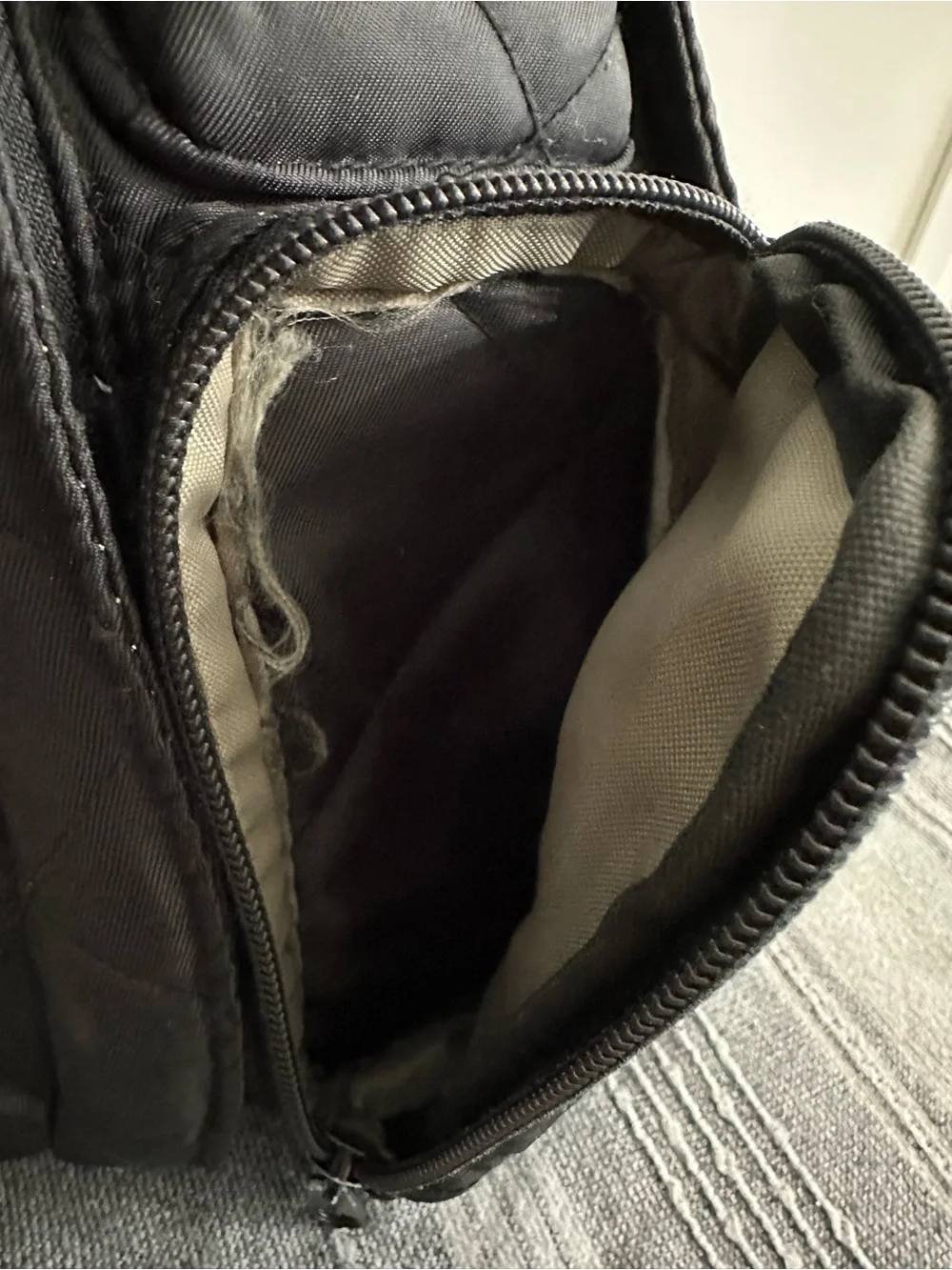 Kavu Quilted Black Crossbody Sling Bag - Picture 5 of 10